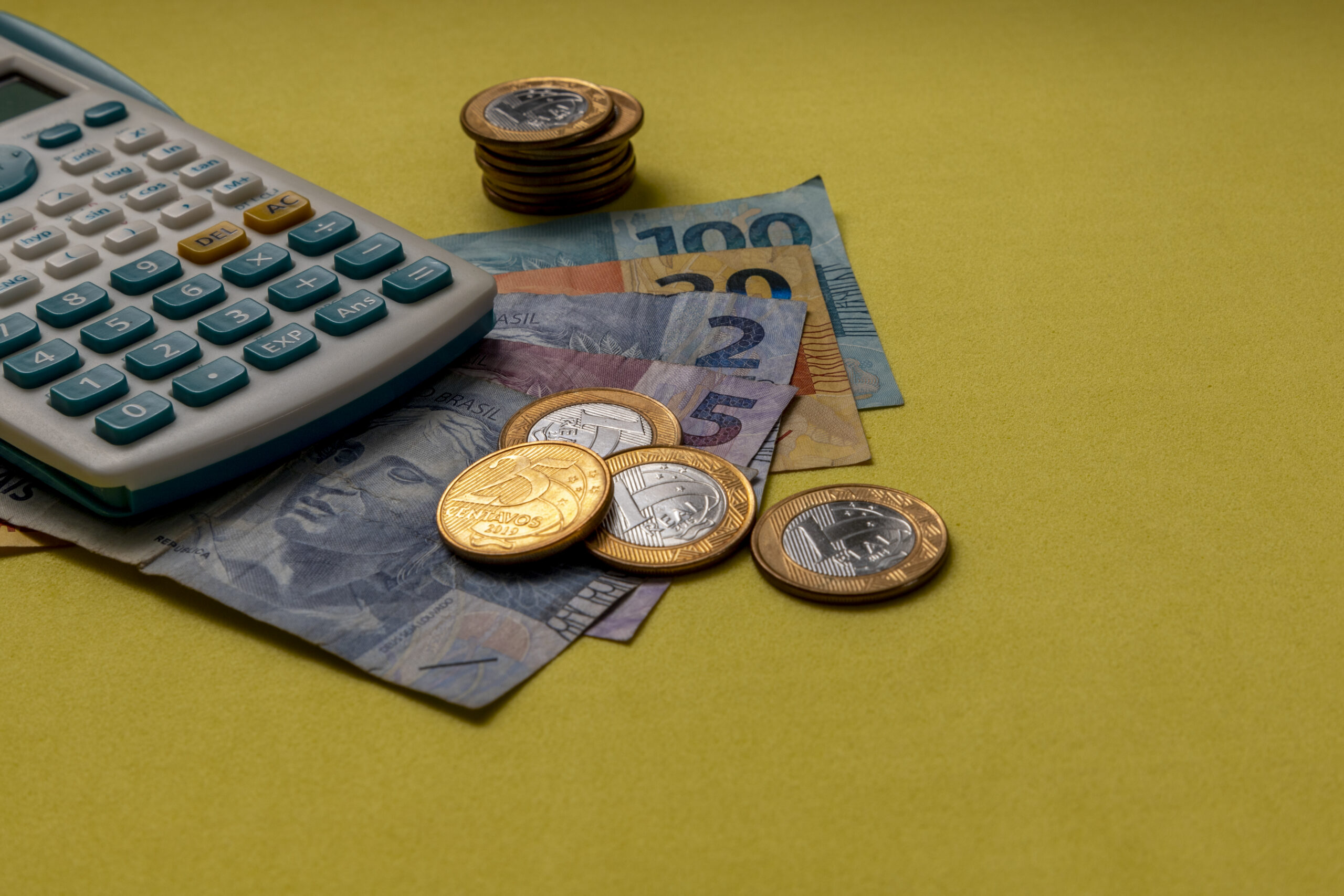 Ministerio do trabalho considera que juros são altos em alguns bancos e ameaça retirá-los do programa