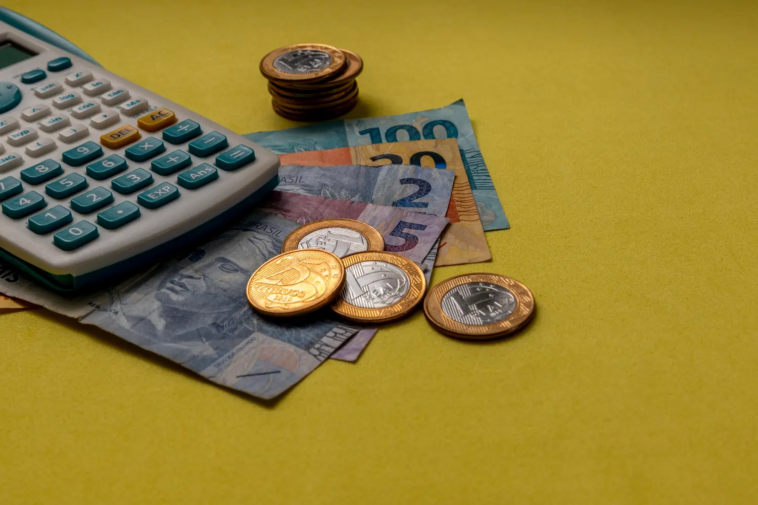 Ministerio do trabalho considera que juros são altos em alguns bancos e ameaça retirá-los do programa